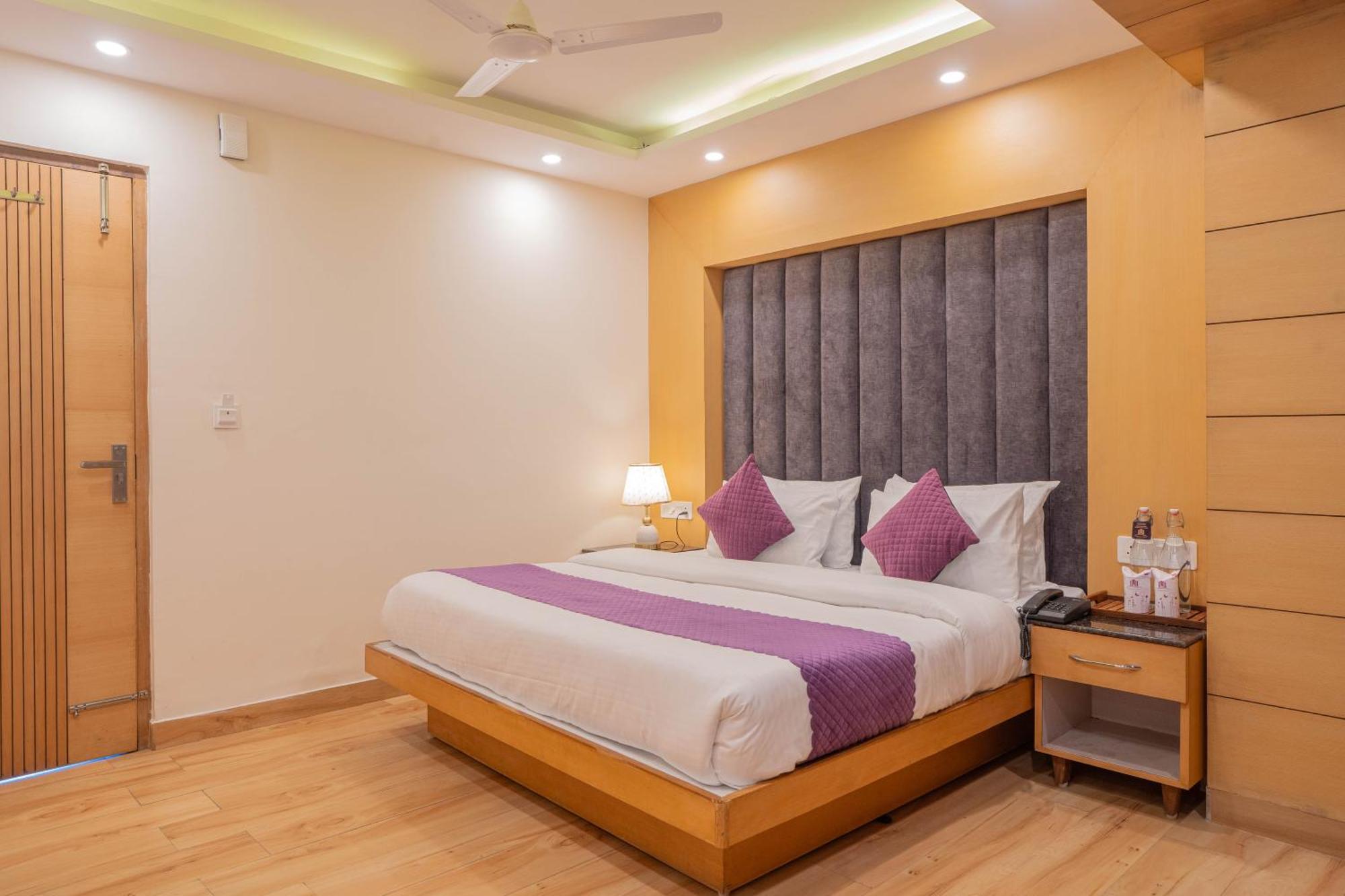 Super Hotel By Perfectstayz Mall Road ムスーリー 部屋 写真
