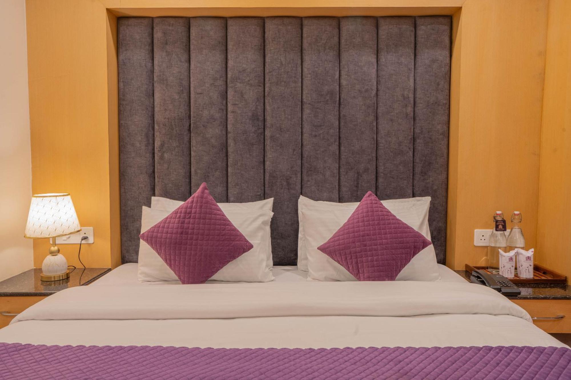 Super Hotel By Perfectstayz Mall Road ムスーリー 部屋 写真